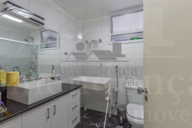 Imagem Apartamento reformado a venda em Pinheiros com 3 quartos e 2 vagas, 105m².