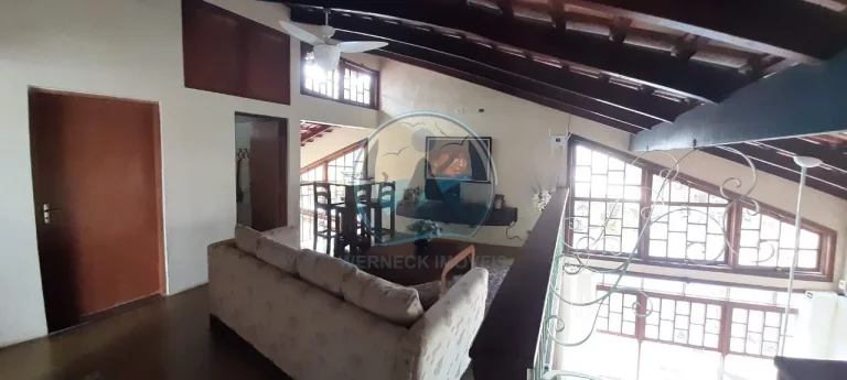 Imagem Casa à venda em Ubatuba-SP, bairro Pereque Mirim, 4 quartos, 2 suítes, 2 salas, 5 banheiros, 6 vagas de garagem, 250,00 m².
