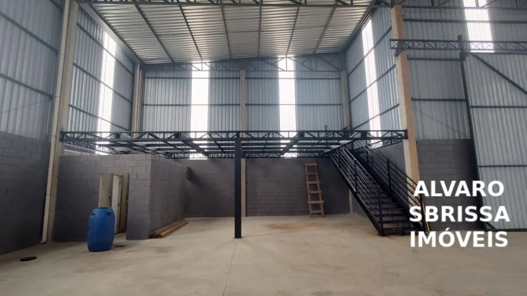 Imagem Galpão industrial de 780m² de área construída em Itu/SP terreno de 2.900m2 com grande páteo e estacionamento com escritório montado