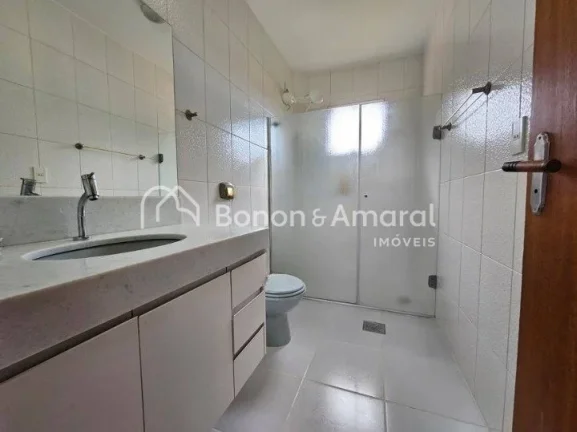 Imagem Excelente casa, espaçosa, construção sólida, com telhado novo, ideal para quem procura conforto ...