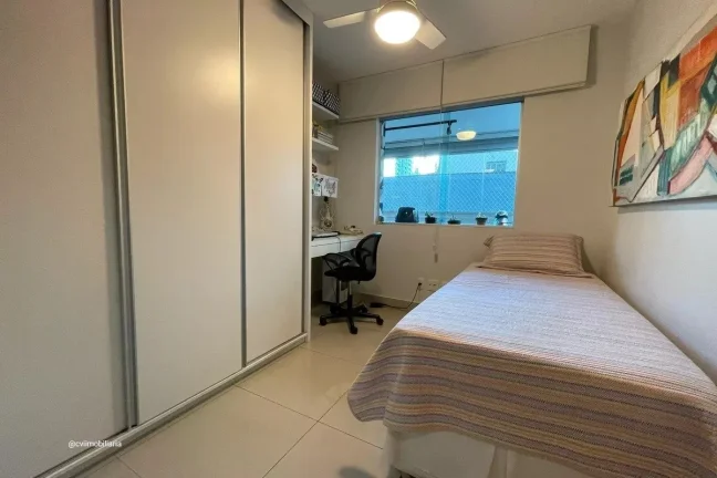Imagem Localizado no vibrante bairro da Savassi, este apartamento oferece uma experiência de vida urbana s...