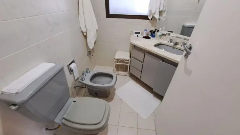 Imagem APARTAMENTO DUPLEX COM EXCELENTE VISTA PARA O MAR, À 40 METROS DA PRAIA NA PITANGUEIRAS.