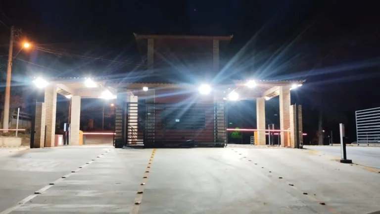 Chácara de luxo em condomínio em Sorocaba-SP, Jardim Wanel Ville IV: 4 quartos, 3 banheiros, 800m². Venha conferir!