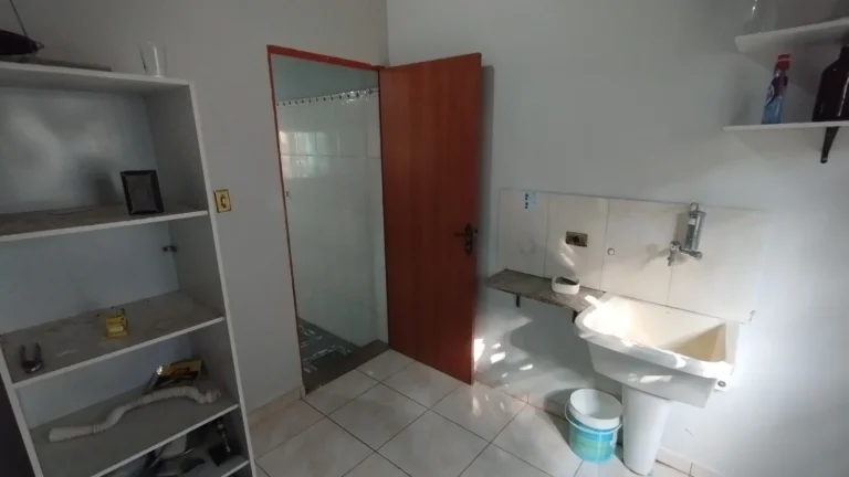 Imagem Linda casa com 03 suítes em terreno que dispõe de 2.131m² Condomínio Residencial Village da Serra!