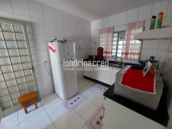 Imagem Casa à Venda na Zona Leste – 2 Quartos, Área Gourmet, Garagem Coberta e Ótima Localização! Perto de Escolas, Mercados e Farmácias. Agende sua Visita!