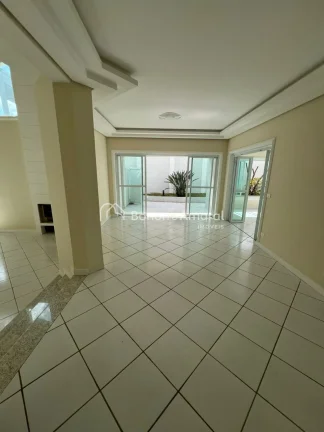 Imagem Casa para locação - Conforto e Espaço em Condomínio

Com 740 m² de terreno e 450 m² de constru...