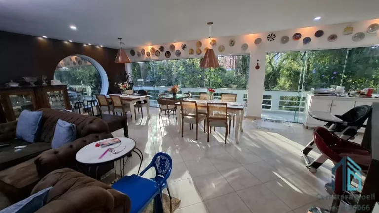 Imagem Casa em condomínio, 05 quartos sendo 04 suítes, 05 vagas, no Bairro Alto em Curitiba PR