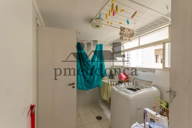 Imagem Apartamento de 132m² em Higienópolis, 3 quartos (1 suíte) e 1 vaga demarcada e livre.