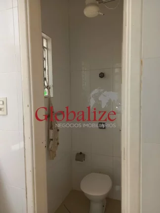 Imagem Sobrado à venda com 3 dormitórios e 2 vagas no bairro do Gonzaga em Santos por R$ 1.100.000,00
