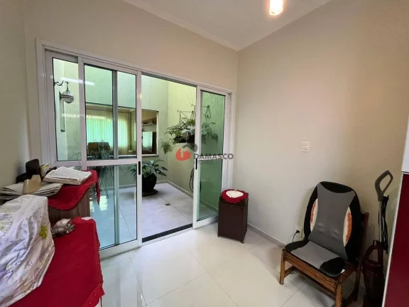 Imagem Sobrado à venda com 3 dormitórios (1 suíte) e 4 vagas de garagem - Bairro Santa Maria, São Caetano do Sul, SP