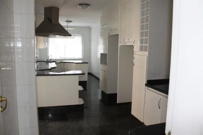 Imagem Espetacular casa em condomínio à venda em Alphaville Residencial Dois, Barueri-SP: 4 quartos, 4 suítes, 5 banheiros, 4 vagas, 400m²!
