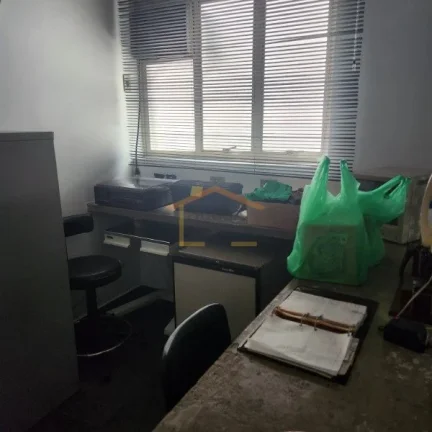 Imagem Sala comercial com 94 mÂ², conta com recepÃ§Ã£o, sala de espera, 1 banheiro e Ã¡rea de serviÃ§o. 
NÃ...