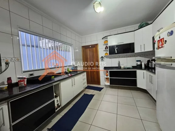 Imagem Sobrado com 3 Quartos à venda, 145m² - Campo Grande