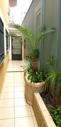 Imagem SOBRADO À VENDA, COM 200M² COM 3 DORMS SENDO 1 SUÍTE COM 2 VAGAS E ARMÁRIOS EMBUTIDOS NA COZINHA - OPORTUNIDADE VILA ROMANA