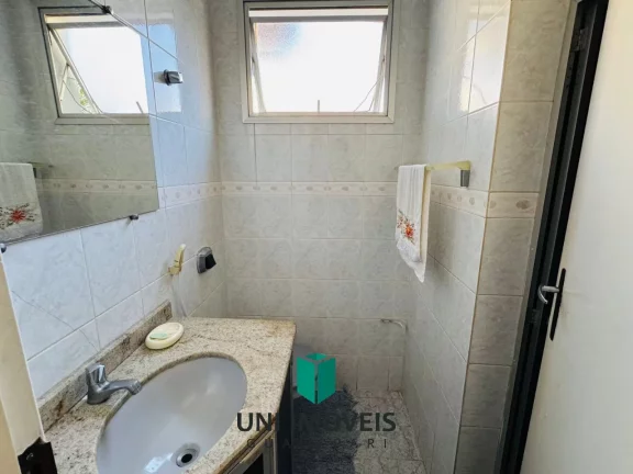 Imagem Apartamento Amplo frente para a rua 02 quartos (01 suíte), Garagem, Área Externa, Praia do Morro