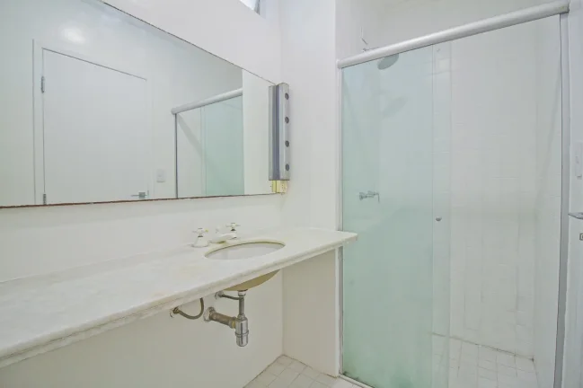 Imagem Apartamento 134M² Reformado, 3Q, 1 Suíte, 2 Banheiros, 1 Vaga, Banheira.