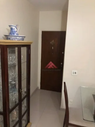 Imagem Amplo Apartamento na segunda quadra da Ary Parreiras,composto de ampla sala,dois quartos,cozinha,area de serviço externa e dependências completa,vaga
