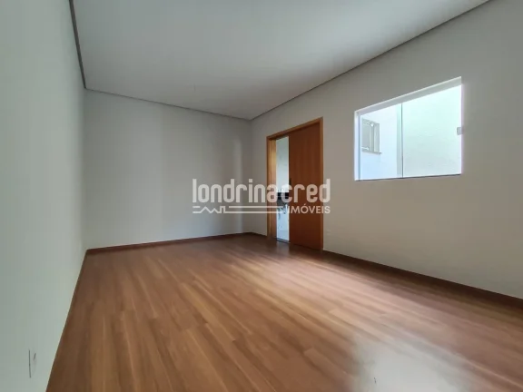 Imagem Casa Moderna no Jardim Chamonix com Suíte, Pé Direito Alto e Área Gourmet com Churrasqueira