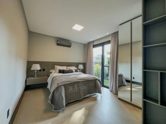 Imagem Casa em Condominio 5 Dormitórios - Bairro --
