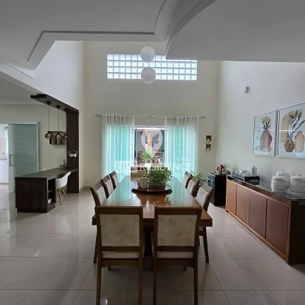 Imagem Lindo sobrado à venda em Condomínio / Ótima localização!