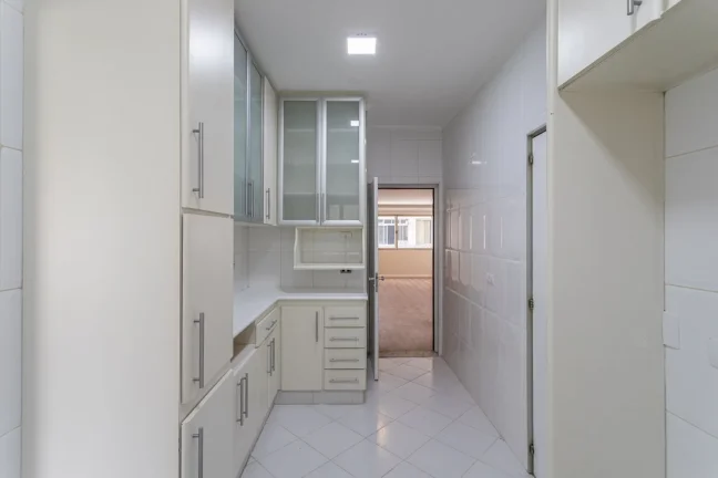 Imagem Apartamento 137M² Reformado, 3Q, 1 Suíte, 2 Banheiros, 1 Vaga, Sol da Manhã, Banheira, Academia, Salão de Festas, Área Verde, Armários.