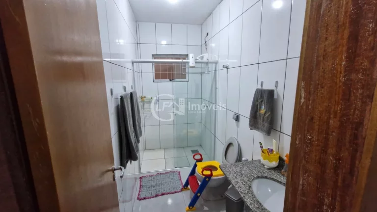 Imagem Você busca um imóvel que une conforto, espaço e potencial de investimento, essa casa no bairro Santo Antônio é a escolha ideal.