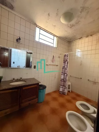 Imagem Casa à venda em Franca-SP, bairro Santo Agostinho: 03 quartos, 1 suíte, 1 sala, 3 banheiros, 2 vagas, 166 m². Venha conferir!