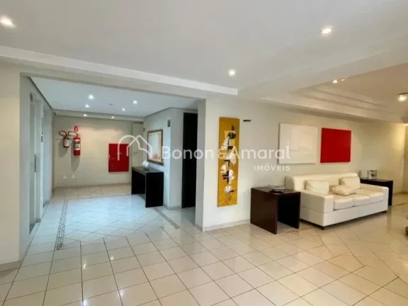 Imagem Com 81 m², o imóvel possui dois pavimentos: No pavimento inferior contém sala para dois ambientes...
