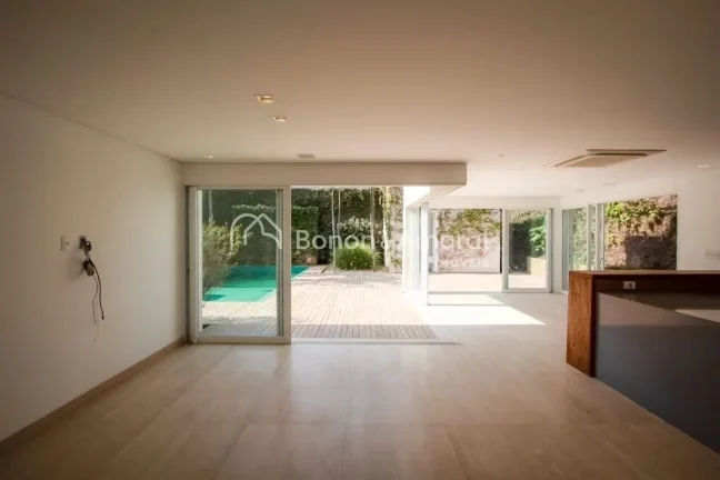 Imagem Casa de Alto Padrão à Venda no Condomínio Alphaville Dom Pedro I - Campinas/SP

Descubra o privil...