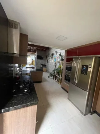 Imagem Sobrado com 4 dormitórios à venda, 100 m² por R$ 430.000,00 - Jardim São Benedito - Ferraz de Vasconcelos/SP