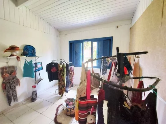 Imagem Casa comercial na Granja Viana. Localizada em via de acesso ao Km 23