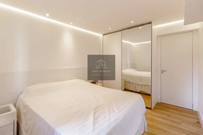 Imagem Apartamento Impecável no Itaim Bibi - 3 Dorms, 1 Suíte, 105m². Viva o Melhor de SP!