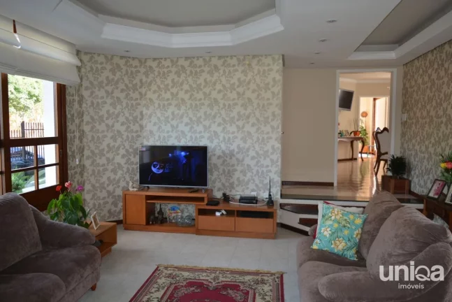 Imagem Casa em Camobi com 05 dormitórios, suíte master, lareira, piscina