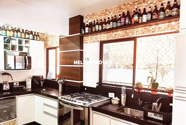 Imagem Cobertura Duplex à Venda Semi Mobiliado com 04 Dormitórios sendo 01 Suíte com Sacada, Terraço e sacada com Churrasqueira a Carvão, localizada no Centro em Balneário Camboriú - SC