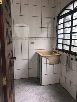 Imagem Sobrado com 3 dormitórios para alugar, 180 m² por R$ 2.500/mês - Parque Marajoara - Santo André/SP