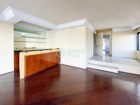 Imagem Apartamento enorme. São 215m2 de área útil, 3 dormitórios ( 3 suítes ) e 4 vagas na garagem. Li...