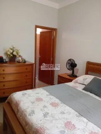 Imagem Casa à venda no Parque das Flores, em Aramina: 2 dormitórios, piscina e varanda gourmet