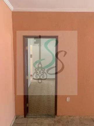 Imagem Venda de casa no Jardim Santa Lúcia, Campinas. 3 dormitórios com ventilador, sala com ventilador, 2 banheiros sendo 1 com box, 2 cozinhas sendo 1 com
