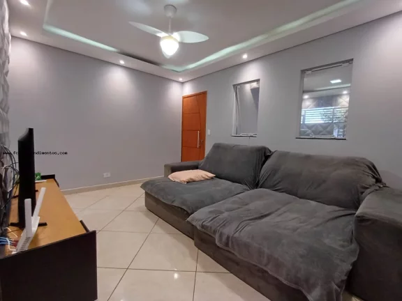 Imagem Sobrado para Venda em Piracicaba, ÁGUA BRANCA, 4 dormitórios, 1 suíte, 2 banheiros, 2 vagas