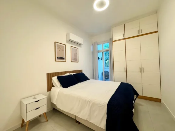 Imagem Imperdível: Apartamento à venda no Leblon, Rio de Janeiro - 2 quartos, 1 suíte, 1 sala, 2 banheiros, 70m² de área!