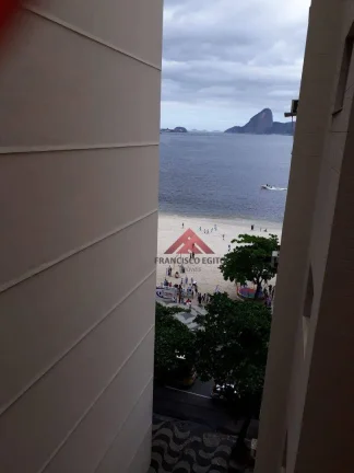 Imagem Excelente apartamento na praia de icaraí com pequena varanda lateral com vista parcial do mar,ampla sala de estar com 03 ambientes,sala de jantar,03