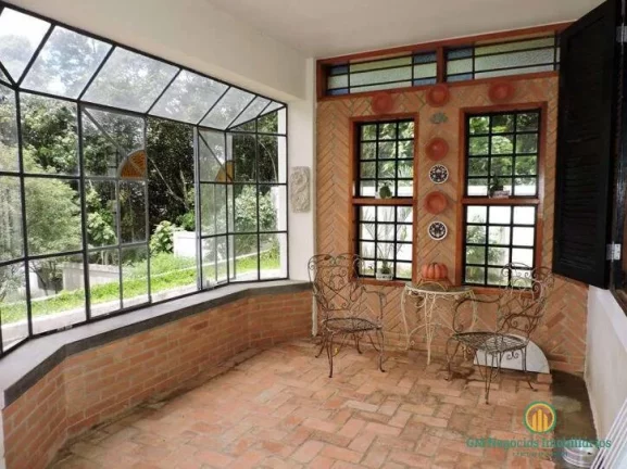 Imagem Cond Forest Hills - Casa Colonial, 4 sts e piscina! Ao lado do clube!