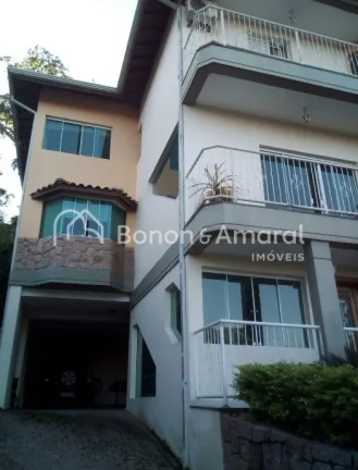 Imagem **Exclusiva Casa com 6 Quartos e Área de Lazer Completa em Condomínio de Alto Padrão**