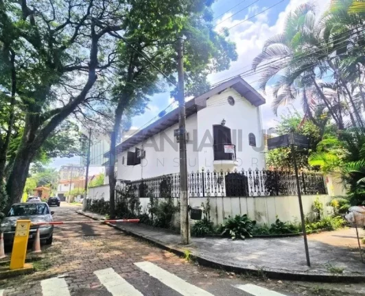 Imagem Casa de Luxo à Venda ou Locação em Jardim Paulista, São Paulo-SP: 3 quartos, 3 suítes, 3 salas, 5 banheiros, 4 vagas, 240 m².
