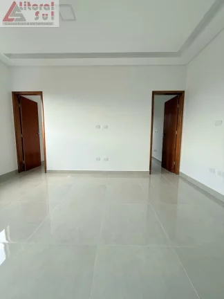 Imagem Casa em Condomínio à venda em Praia Grande-SP, bairro Melvi, 2 quartos, 1 sala, 1 vaga, 55,00 m². Confira!
