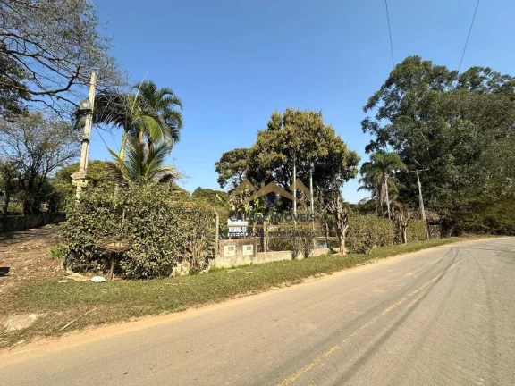 Imagem Chácara com 3 dormitórios à venda, 4000 m² por R$ 750.000,00 - Bairro Congonhal - Tatuí/SP