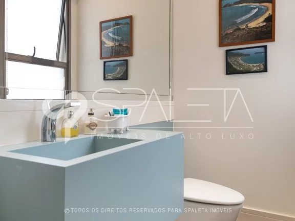 Imagem Mansão pé na areia totalmente mobiliada à venda no condomínio Costa Verde em Caraguatatuba