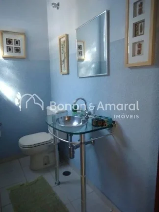 Imagem Belíssimo sobrado em condomínio de alto padrão. Planta bem distribuída com 4 quartos com armári...