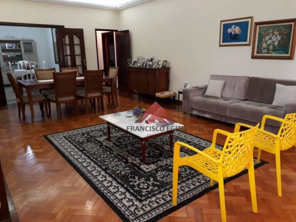 Imagem Excelente apartamento na praia de icaraí com pequena varanda lateral com vista parcial do mar,ampla sala de estar com 03 ambientes,sala de jantar,03