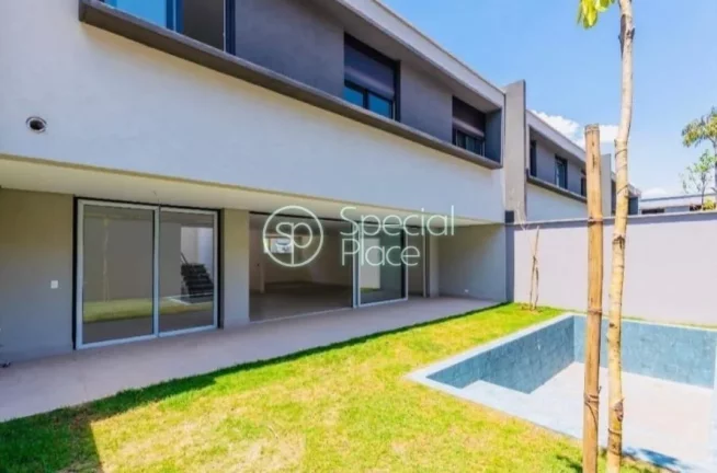 CASA A VENDA EM CONDOMÍNIO NO BROOKLIN VELHO *400m² privativos *518m² terreno *Amplo living *Cozi...